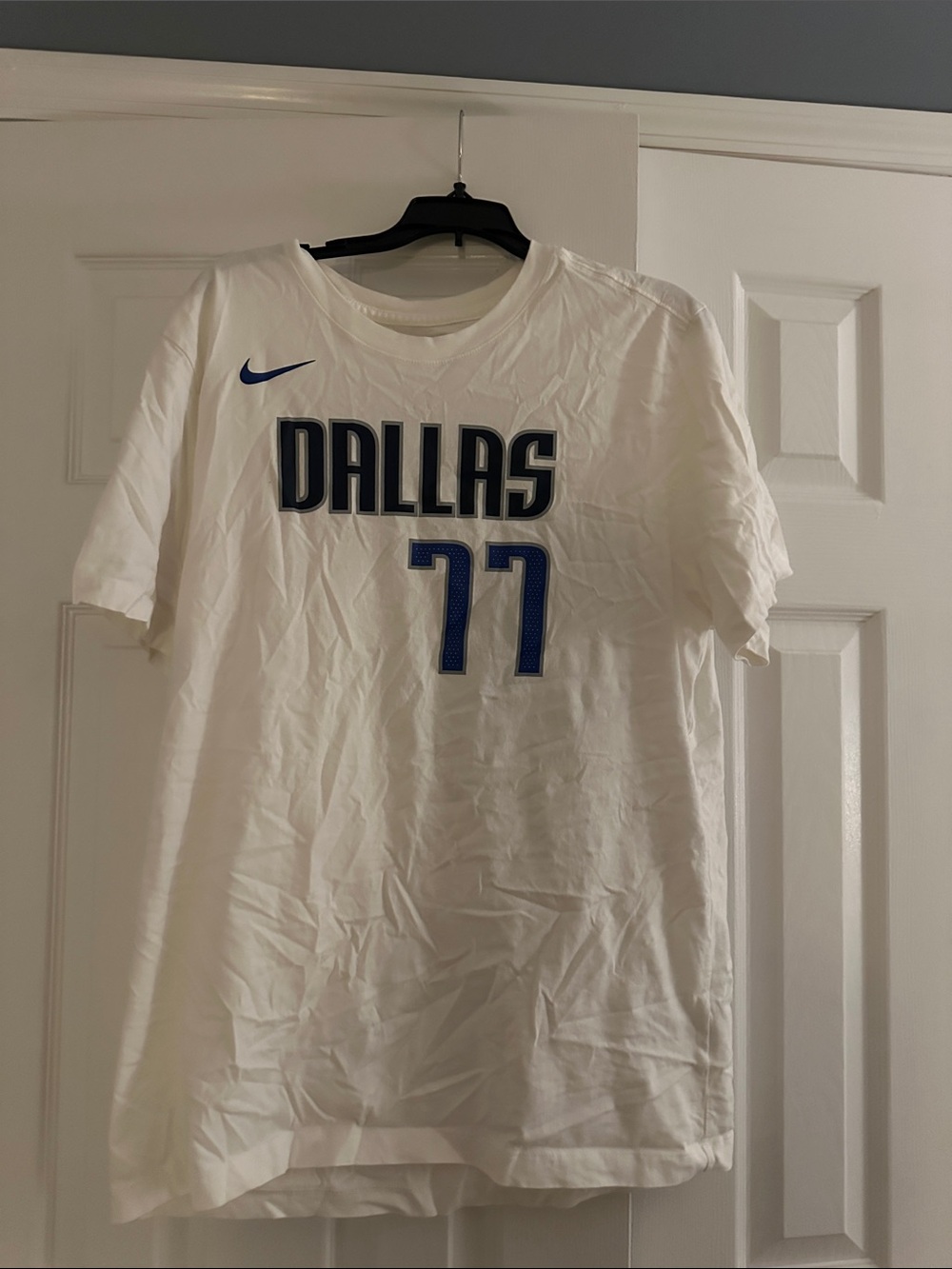 Nike White Luka Dončić #77 Jersey Tee with Blue Numbers